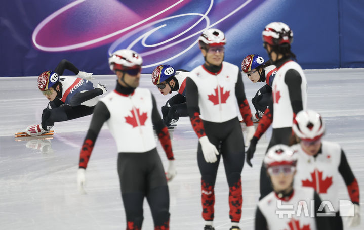 [밀라노=뉴시스] 김근수 기자 = 쇼트트랙 대한민국 대표팀 선수들이 3일(현지 시간) 이탈리아 밀라노 아이스스케이팅 아레나에서 캐나다 쇼트트랙 대표팀과 훈련을 하고 있다. 2026.02.03. ks@newsis.com