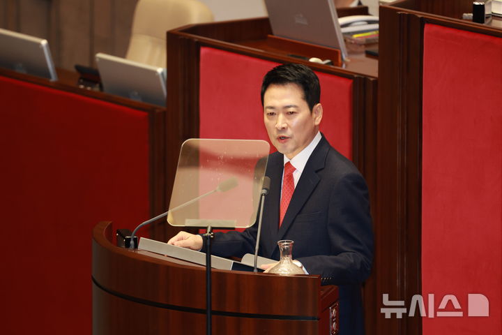 [서울=뉴시스] 고승민 기자 = 장동혁 국민의힘 대표가 4일 서울 여의도 국회에서 열린 본회의에서 교섭단체 대표연설을 하고 있다. 2026.02.04. kkssmm99@newsis.com