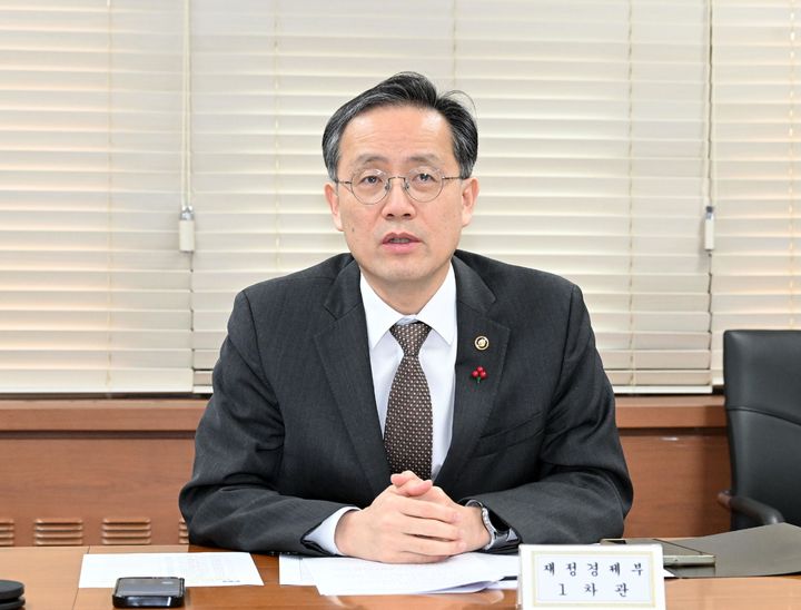 [서울=뉴시스] 이형일 재정경제부 차관이 4일 서울 종로구 정부서울청사에서 경제형벌 합리화 TF 2차 회의를 주재하고 있다. (사진=재정경제부 제공) 2026.02.04. photo@newsis.com *재판매 및 DB 금지