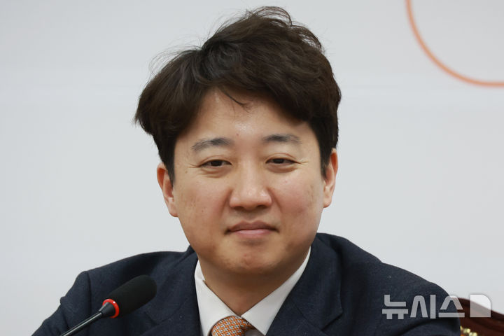 이준석, 오는 25일 전한길과 '부정선거' 토론…1대 4 대결