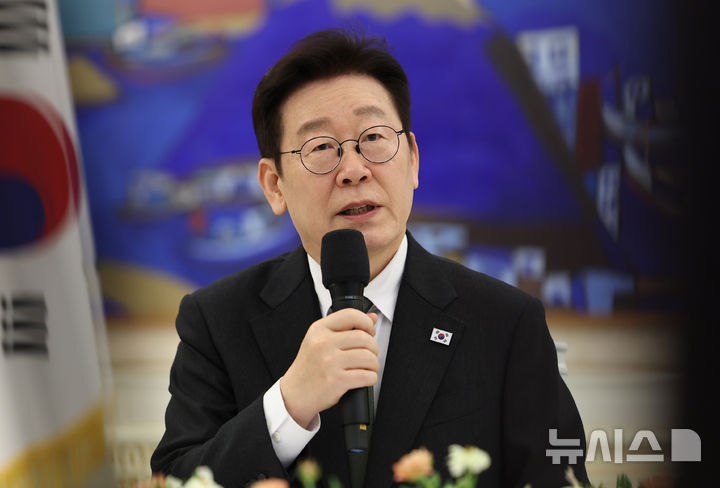 이재명 대통령이 4일 청와대에서 열린 청년일자리와 지방투자 확대를 위한 기업간담회에서 발언을 하고 있다. (청와대통신사진기자단) 2026.02.04.