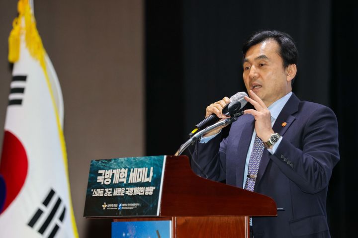 [서울=뉴시스] 안규백 국방부 장관이 4일 오후 서울 용산구 전쟁기념관에서 열린 국방개혁 세미나에 참석해 발언하고 있다. (사진=국방부 제공) 2026.02.04. photo@newsis.com *재판매 및 DB 금지