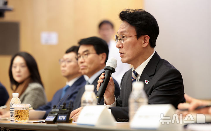 김 총리 "희귀질환 치료 고충 안타까워…신약 허가·보험 급여 등 챙길 것"