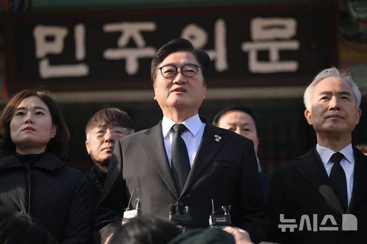 우 의장 "지선·개헌 동시투표…설 전후가 국민투표법 개정시한"(종합)