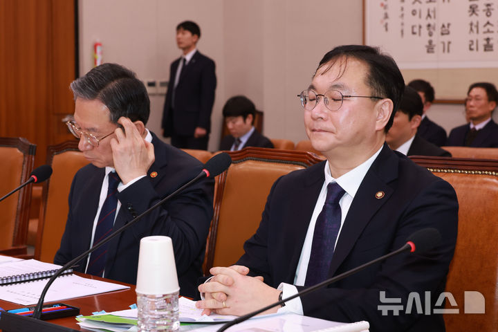 법사위 與 "李 사건 파기환송은 쿠데타" 野 "사법부 독립 위협"