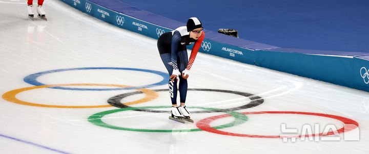 [밀라노=뉴시스] 박주성 기자 = 2026 밀라노-코르티나 담페초 동계올림픽 개막을 이틀 앞둔 4일(현지 시간) 이탈리아 밀라노 스피드스케이팅 경기장에서 김민선 선수가 훈련을 하고 있다. 2026.02.04. park7691@newsis.com
