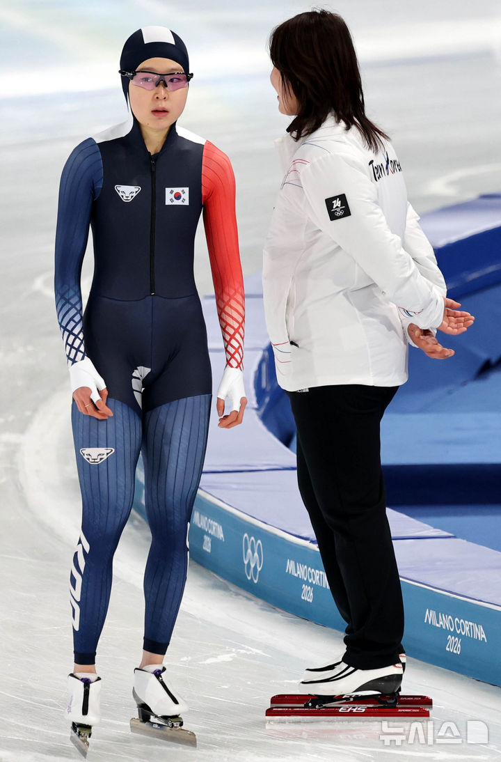 [밀라노=뉴시스] 박주성 기자 = 2026 밀라노-코르티나 담페초 동계올림픽 개막을 이틀 앞둔 4일(현지 시간) 이탈리아 밀라노 스피드스케이팅 경기장에서 김민선 선수가 훈련을 하고 있다. 2026.02.04. park7691@newsis.com