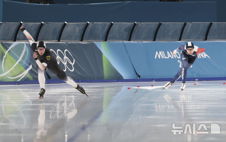 [밀라노=뉴시스] 김근수 기자 = 2026 밀라노-코르티나 담페초 동계올림픽에 출전하는 스피드스케이팅 김민선이 4일(현지 시간) 이탈리아 밀라노 스피드스케이팅장에서 스피드 테스트 훈련을 하고 있다. 2026.02.04. ks@newsis.com