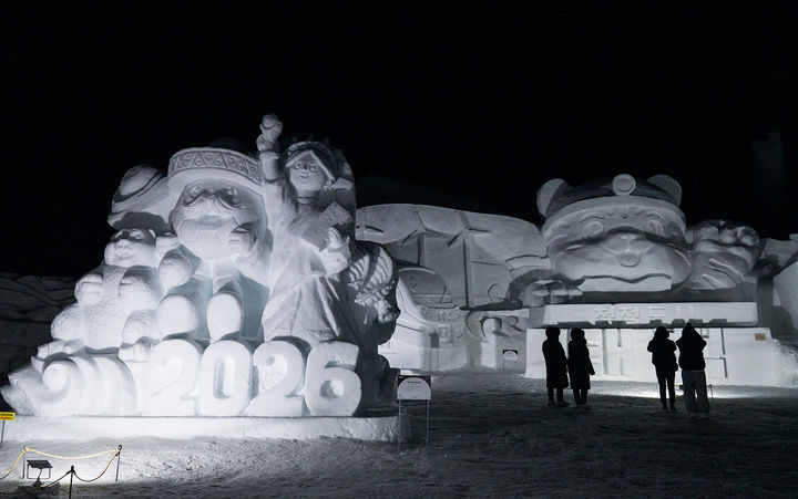 태백산국립공원 당골광장에 설치된 대형 눈조각에 설치된 야간조명.(사진=태백시 제공) *재판매 및 DB 금지