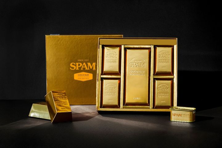[서울=뉴시스] CJ제일제당이 선보인 '스팸 골드바 에디션'(사진=CJ제일제당 제공) *재판매 및 DB 금지