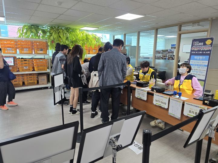 [안동=뉴시스] 온누리상품권 환급. (사진=경북도 제공) 2026.02.05. photo@newsis.com *재판매 및 DB 금지