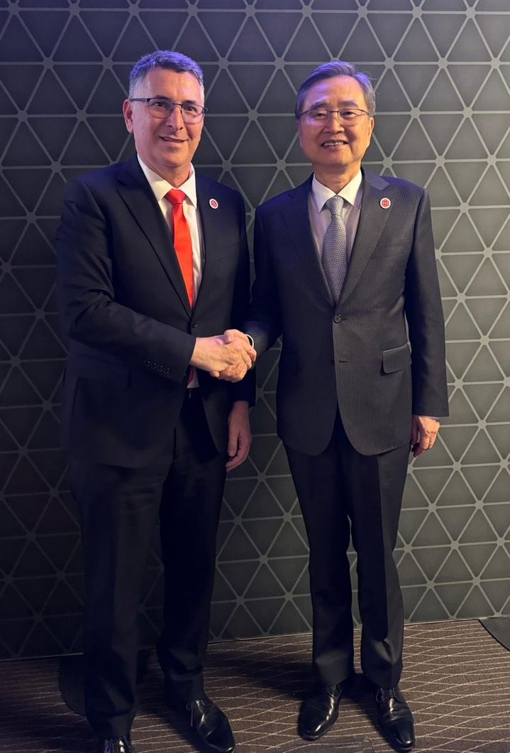 [서울=뉴시스] 조현 외교부 장관(오른쪽)과 기드온 사르 이스라엘 외무장관이 4일(현지 시간) 미국 워싱턴에서 양자 회담하고 있다. (사진=사르 장관 엑스 갈무리) 2026.02.05. *재판매 및 DB 금지