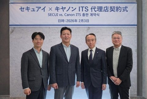 [서울=뉴시스] 시큐아이가 글로벌 보안 시장 확대를 목표로 관리형 보안 서비스(MSSP) 시장 공략에 본격 나선다고 5일 밝혔다. 그 일환으로 지난 3일 일본 도쿄에서 캐논 ITS와 총판 계약을 체결했다. (왼쪽부터) 김병문 시큐아이 전략마케팅실장(상무), 정삼용 시큐아이 대표, 야마기시 히로유키 캐논ITS 부사장, 니시노 카츠노리 캐논ITS 시큐리티 솔루션 사업부장. 2026.02.05. (사진=시큐아이 제공) *재판매 및 DB 금지
