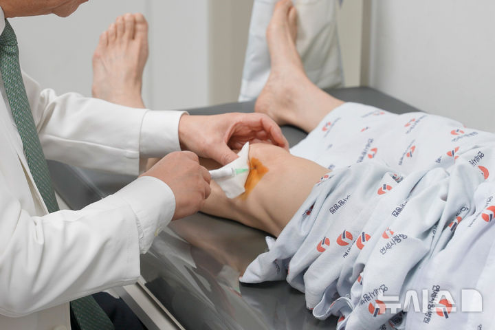 인공관절 수술전 '이 치료' 환자↑…통증완화 효과 입증