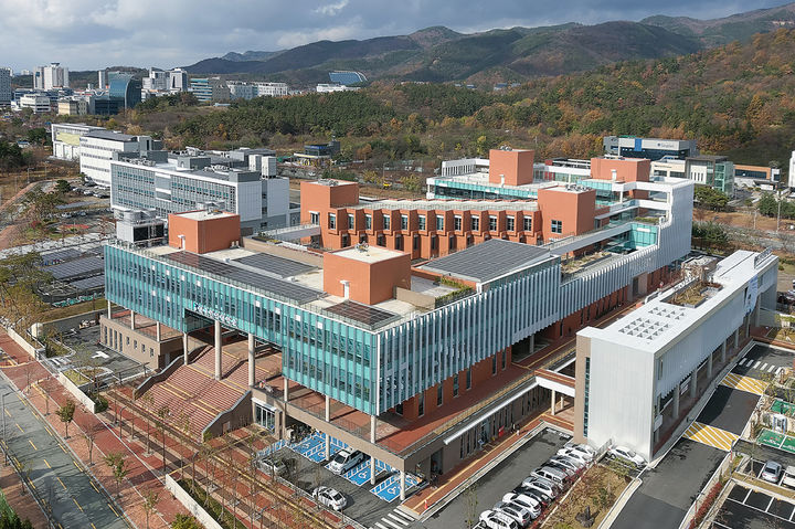  *재판매 및 DB 금지