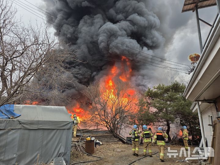 [포천=뉴시스] 화재 현장. (사진=경기도북부소방재난본부 제공) 2026.02.05 photo@newsis.com