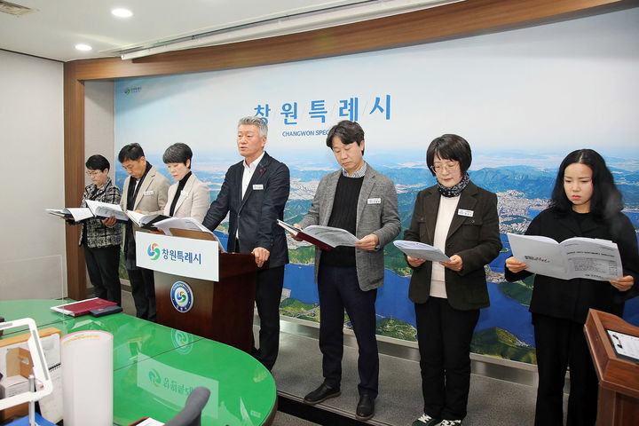 [창원=뉴시스] 강경국 기자 = 강종순 경남 창원시 농업기술센터 소장이 5일 시청 프레스센터에서 1분기 정례 브리핑을 하고 있다. (사진=창원시청 제공). 2026.02.05. photo@newsis.com *재판매 및 DB 금지