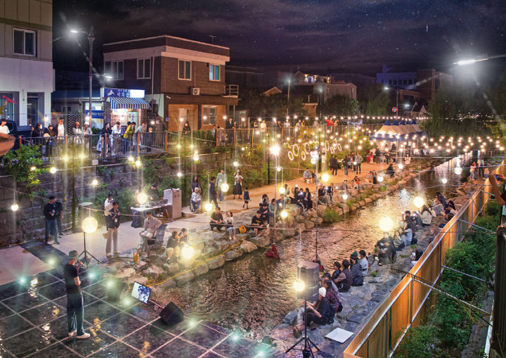 [공주=뉴시스] 공주시 제민천 야간 경관.(사진= 공주시).2026.02.05.photo@newsis.com. *재판매 및 DB 금지