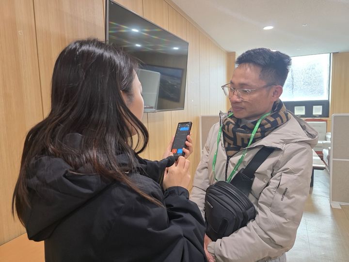 [울산=뉴시스] 울산 동구가 도입한 외국어 인공지능(AI) 실시간 통·번역기 대여 서비스. 2026.02.05. (사진=동구 제공) photo@newsis.com *재판매 및 DB 금지