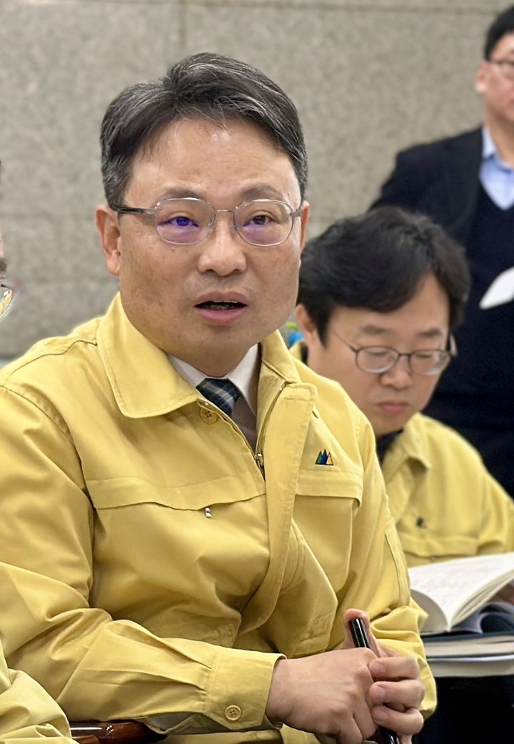 [대전=뉴시스] 5일 박은식 산림청 차장이 정부대전청사 기자실서 소나무재선충병 국가방제전략에 대해 설명하고 있다.kys0505@newsis.com *재판매 및 DB 금지