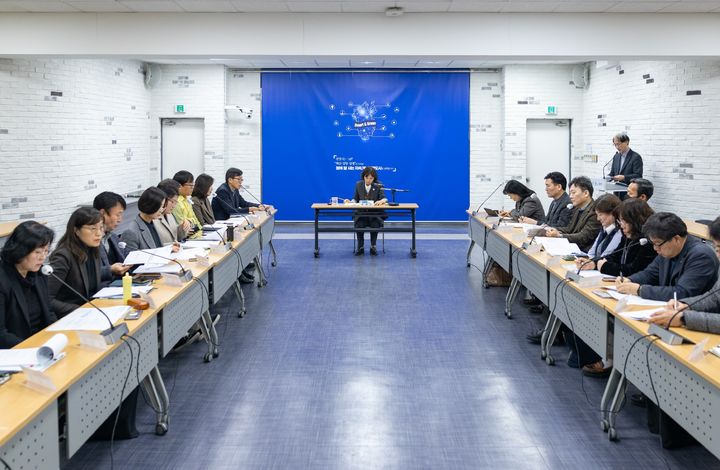[광명=뉴시스]최혜민 광명시 부시장이 5일 시청 중회의실에서 '2026년 설 연휴 종합대책 보고회'를 주재하고 있다.(사진=광명시 제공)2026.02.05.photo@newsis.com *재판매 및 DB 금지