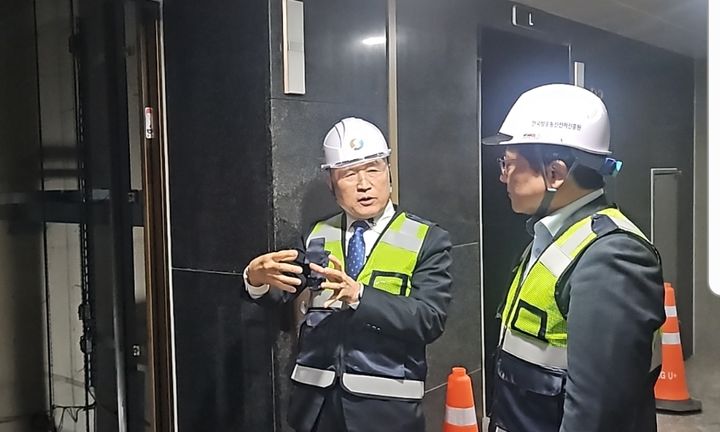 [서울=뉴시스] 한국방송통신전파진흥원(KCA)은 한국승강기안전공단과 승강기 내 이동통신서비스 환경 개선을 위한 기술 개발에 성공했다. (사진-=KCA 제공) *재판매 및 DB 금지