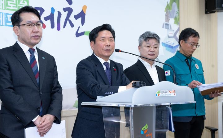 화재참사 위로금 지급계획 밝히는 김창규 제천시장 *재판매 및 DB 금지