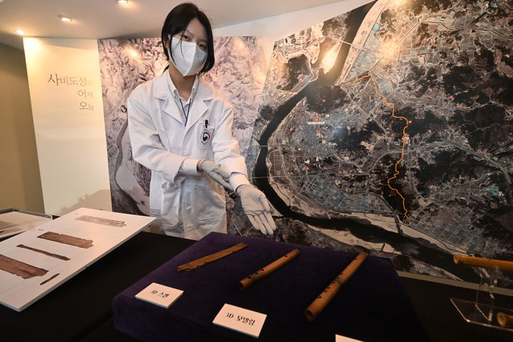  [부여=뉴시스] 5일 국립부여문화유산연구소에서 열린 '부여 관북리 유적 출토 악기와 문자 성과 공개회'에 공개된 백제 횡적 재현품들 (사진=국가유산청 제공) 2026.02.05. photo@newsis.com *재판매 및 DB 금지