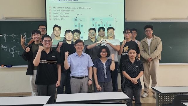 [서울=뉴시스] 광운대 및 호치민기술대 관계자들이 베트남 현지 대학에서 단체 사진을 촬영하고 있다. (사진=광운대 제공) 2026.02.05. photo@newsis.com *재판매 및 DB 금지