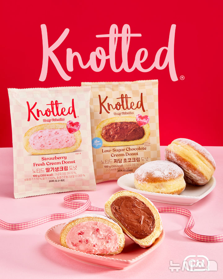[서울=뉴시스] BGF리테일이 운영하는 편의점 CU는 유명 도넛 브랜드 노티드(Knotted)와 협업해 신상 도넛을 각각 6만개 한정수량으로 내놨다. 사진은 CU가 사회관계망서비스(SNS)를 통해 소개한 노티드 딸기생크림 도넛(3500원·1월27일 출시)과 노티드 저당 초코크림 도넛(3500원·1월29일 출시) 이미지. (사진=CU SNS 갈무리) 2026.02.06. photo@newsis.com