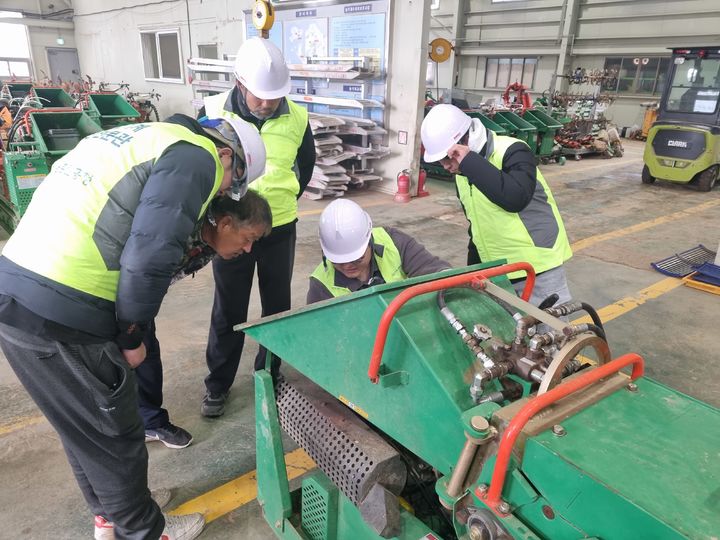 인천 강화군이 실시한 영농부산물 파쇄 근로자 안전교육. (사진=강화군 제공) *재판매 및 DB 금지