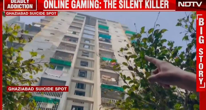 [뉴시스] 한국문화에 심취한 인도의 세 자매가 뛰어내린 인도 우타르프라데시주 가지아바드의 한 아파트. (사진=NDTV 캡처) 2026.2.5 *재판매 및 DB 금지