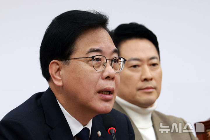 [서울=뉴시스] 고승민 기자 = 송언석 국민의힘 원내대표가 5일 서울 여의도 국회에서 열린 최고위원회의에서 발언하고 있다. 2026.02.05. kkssmm99@newsis.com