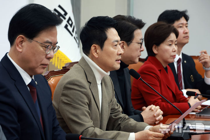 [서울=뉴시스] 고승민 기자 = 장동혁 국민의힘 대표가 5일 서울 여의도 국회에서 열린 최고위원회의에서 발언하고 있다. 2026.02.05. kkssmm99@newsis.com