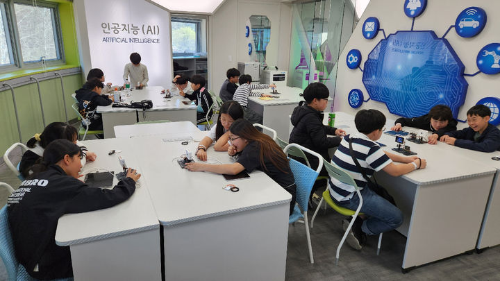 [광주=뉴시스] 국립광주과학관 미래체험 인공지능 스쿨 운영. (사진=국립광주과학관 제공). photo@newsis.com *재판매 및 DB 금지