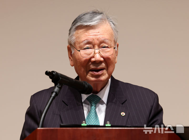 [서울=뉴시스] 이중근 부영그룹 회장. photo@newsis.com