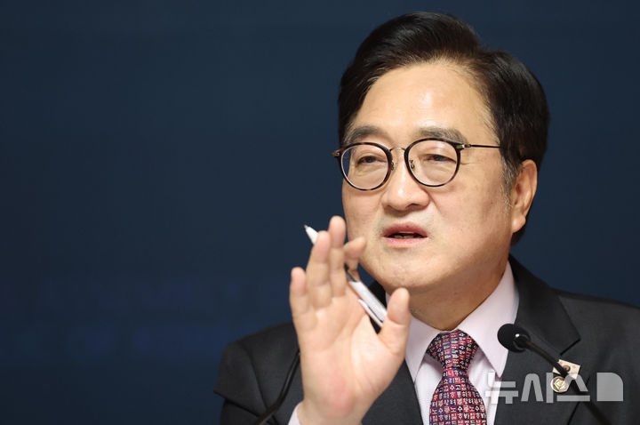 [서울=뉴시스] 국회사진기자단 = 우원식 국회의장이 5일 오전 서울 여의도 국회 사랑재에서 신년 기자회견을 하고 있다. 2026.02.05. photo@newsis.com