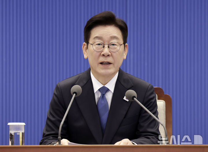 [서울=뉴시스] 최동준 기자 = 이재명 대통령이 5일 청와대에서 열린 수석보좌관회의에서 발언하고 있다. 2026.02.05. photocdj@newsis.com