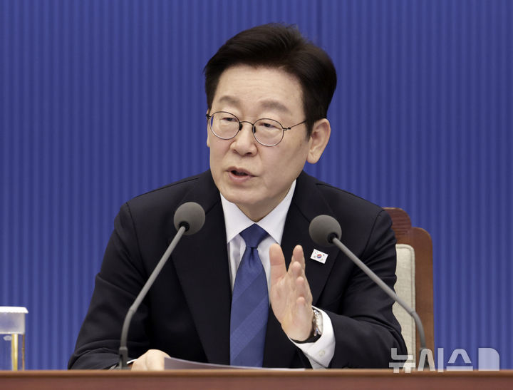 이 대통령 "독과점 악용 고물가에 공권력 총동원…가격조정명령제도 활용"