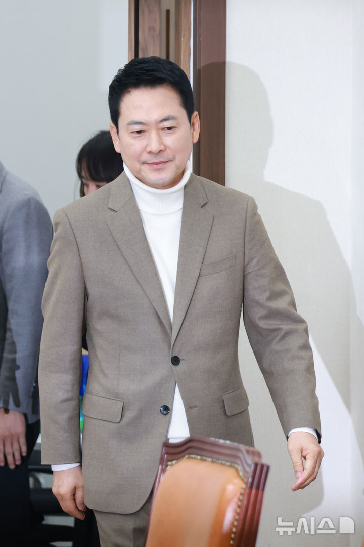 [서울=뉴시스] 고승민 기자 = 장동혁 국민의힘 대표가 5일 서울 여의도 국회에서 현안 기자간담회를 하고 있다. 2026.02.05. kkssmm99@newsis.com