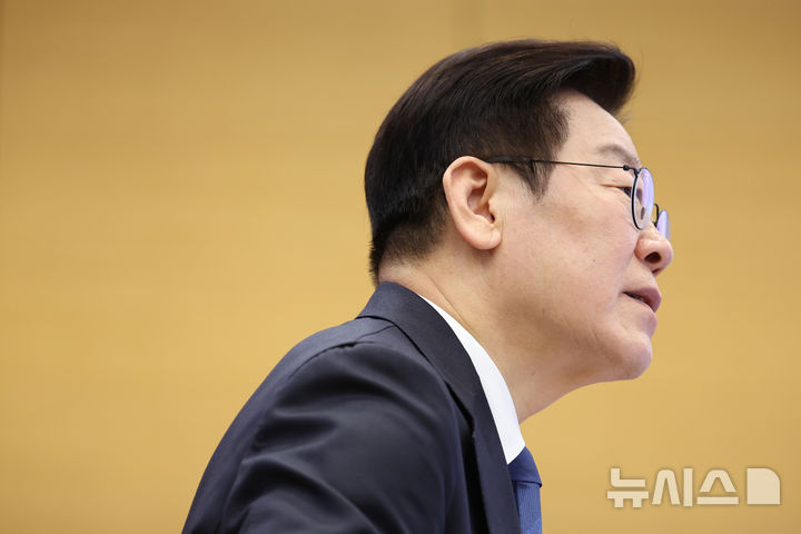 [서울=뉴시스] 최동준 기자 = 이재명 대통령이 5일 청와대에서 열린 수석보좌관회의에서 발언하고 있다. 2026.02.05. photocdj@newsis.com