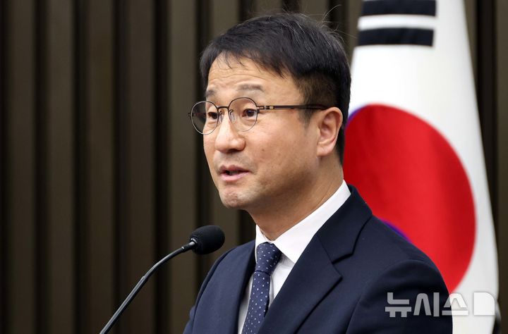 [서울=뉴시스] 조성봉 기자 = 한병도 더불어민주당 원내대표가 5일 오후 서울 여의도 국회에서 열린 정책의원총회에서 발언을 하고 있다. 2026.02.05. suncho21@newsis.com