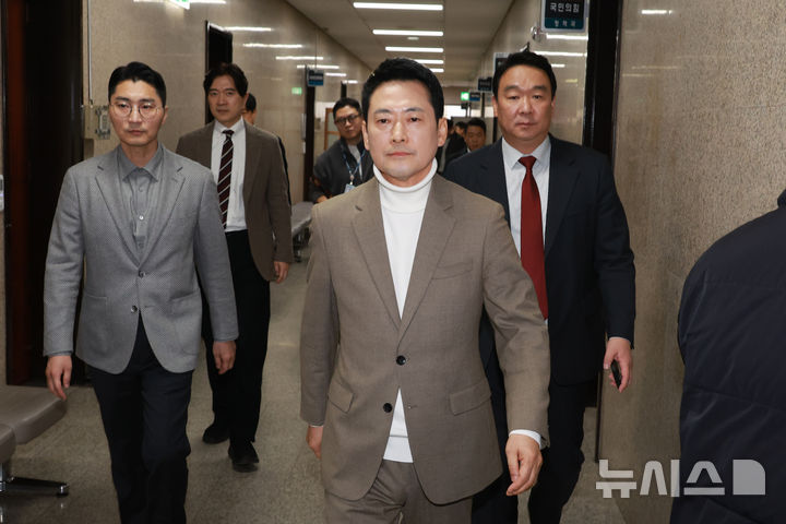 장동혁, 사퇴 요구에 '전당원 투표' 배수진…친한계 반발 속 투표 실시 여부 주목