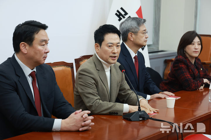 [서울=뉴시스] 고승민 기자 = 장동혁 국민의힘 대표가 5일 서울 여의도 국회에서 현안 기자간담회를 하고 있다. 2026.02.05. kkssmm99@newsis.com