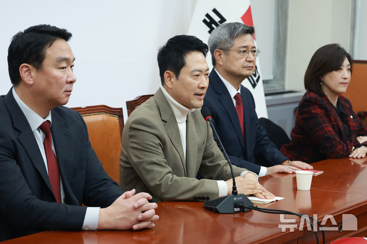 [서울=뉴시스] 고승민 기자 = 장동혁 국민의힘 대표가 5일 서울 여의도 국회에서 현안 기자간담회를 하고 있다. 2026.02.05. kkssmm99@newsis.com
