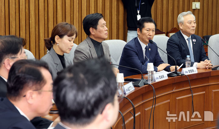 정청래, 초선 이어 오늘 중진 회동…합당 갈등 격화에 '일단 경청'