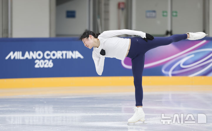 [밀라노=뉴시스] 김근수 기자 = 피겨스케이팅 이해인이 5일(현지 시간) 이탈리아 밀라노 아이스 피겨스케이팅 아레나 연습경기장에서 훈련을 하고 있다. 2026.02.05. ks@newsis.com