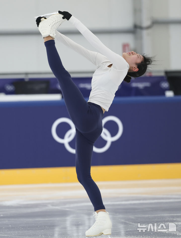 [밀라노=뉴시스] 김근수 기자 = 피겨스케이팅 이해인이 5일(현지 시간) 이탈리아 밀라노 아이스 피겨스케이팅 아레나 연습경기장에서 훈련을 하고 있다. 2026.02.05. ks@newsis.com