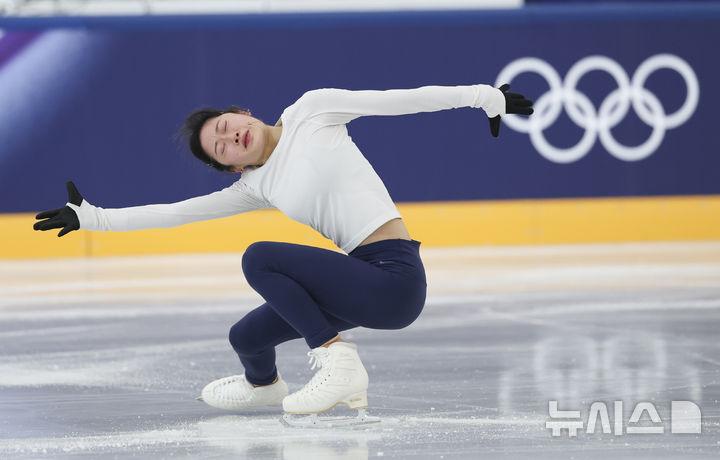 [밀라노=뉴시스] 김근수 기자 = 피겨스케이팅 이해인이 5일(현지 시간) 이탈리아 밀라노 아이스 피겨스케이팅 아레나 연습경기장에서 훈련을 하고 있다. 2026.02.05. ks@newsis.com