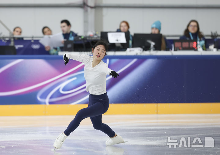 [밀라노=뉴시스] 김근수 기자 = 피겨스케이팅 이해인이 5일(현지 시간) 이탈리아 밀라노 아이스 피겨스케이팅 아레나 연습경기장에서 훈련을 하고 있다. 2026.02.05. ks@newsis.com